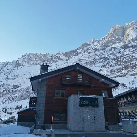 In Bella Vista Ai Piedi Del Cervino *