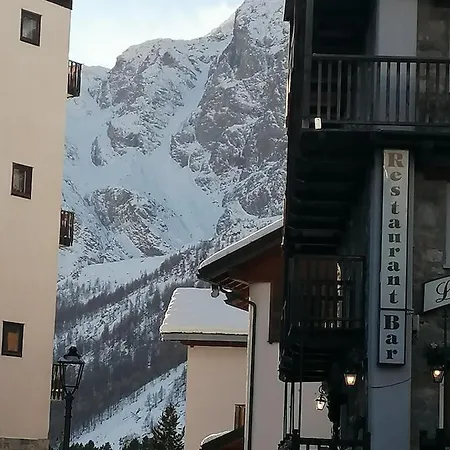 Апартаменти In Bella Vista Ai Piedi Del Cervino