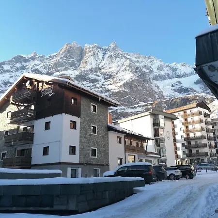 In Bella Vista Ai Piedi Del Cervino *